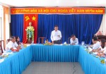 Ông Nguyễn Tiến Dũng - UVTT, Trưởng Ban KTNS HĐND tỉnh cùng các thành viên Đoàn giám sát thăm mô hình xen cà phê dưới tán điều của hộ ông Triệu Văn Đội, xã Bom Bo, huyện Bù Đăng.​