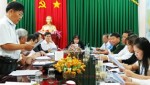 Các đại biểu thảo luận tại cuộc họp ban