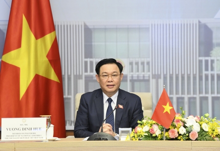 CHỦ TỊCH QUỐC HỘI VƯƠNG ĐÌNH HUỆ HỘI ĐÀM TRỰC TUYẾN VỚI CHỦ TỊCH QUỐC HỘI SINGAPORE