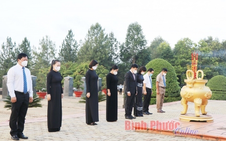 LÃNH ĐẠO TỈNH VIẾNG NGHĨA TRANG LIỆT SĨ NHÂN KỶ NIỆM 74 NĂM NGÀY THƯƠNG BINH - LIỆT SĨ