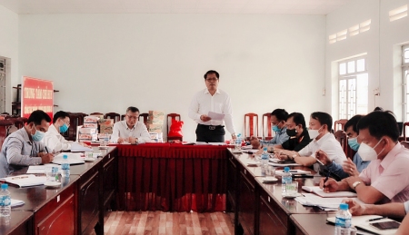 Ban dân tộc HĐND tỉnh giám sát việc thực hiện các biện pháp ngăn chặn tình trạng bán điều non, vay tiền lãi nặng trong giao dịch dân sự, cầm cố đất, bán đất trong vùng dân tộc thiểu số tại UBND huyện Bù Gia Mập