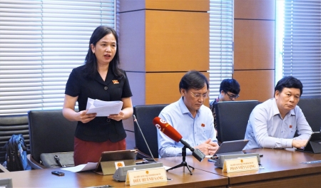 chị sang 02 11