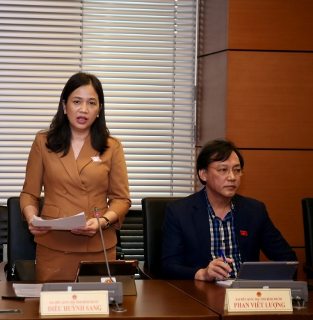 chị sang1 02 11