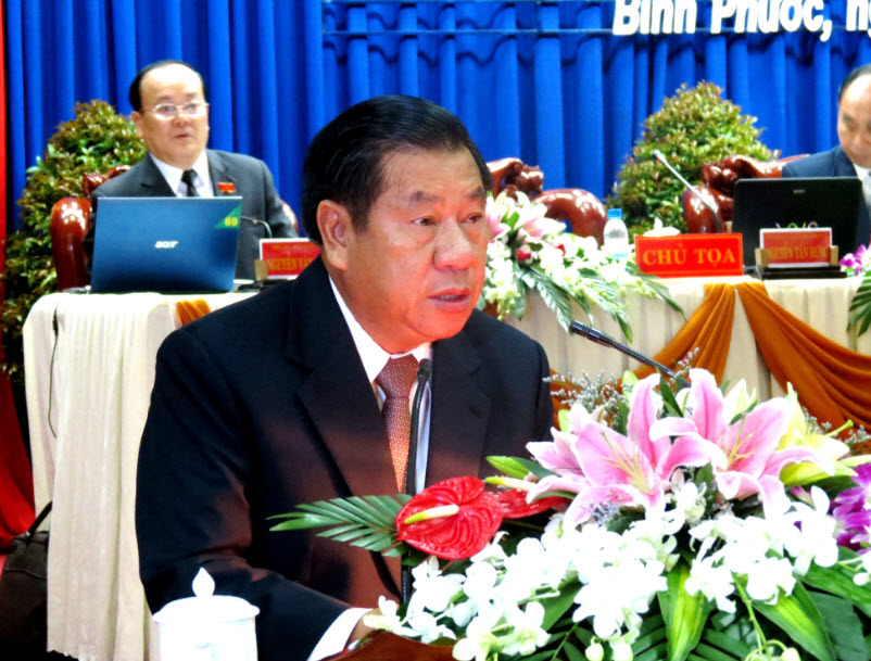 Ông Nguyễn Tấn Hưng – UVTWĐ – Bí thư Tỉnh uỷ – Chủ tịch HĐND tỉnh phát biểu khai mạc kỳ họp.
