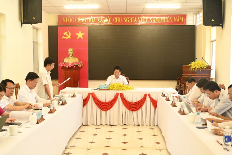 chủ tọa hop ban DT