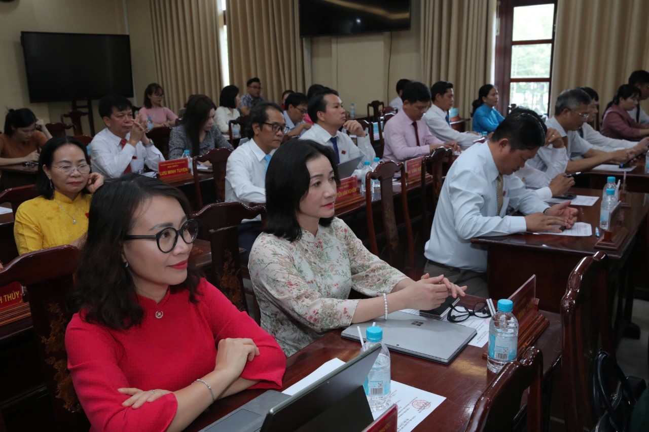 đại biểu 2