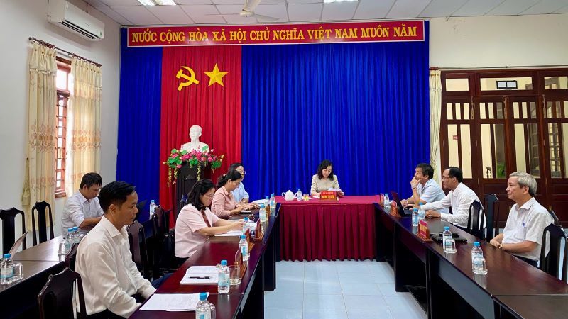 chị hằng tiếp cd